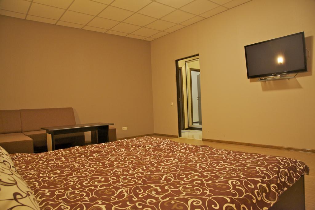 West Hotel Charkov Buitenkant foto